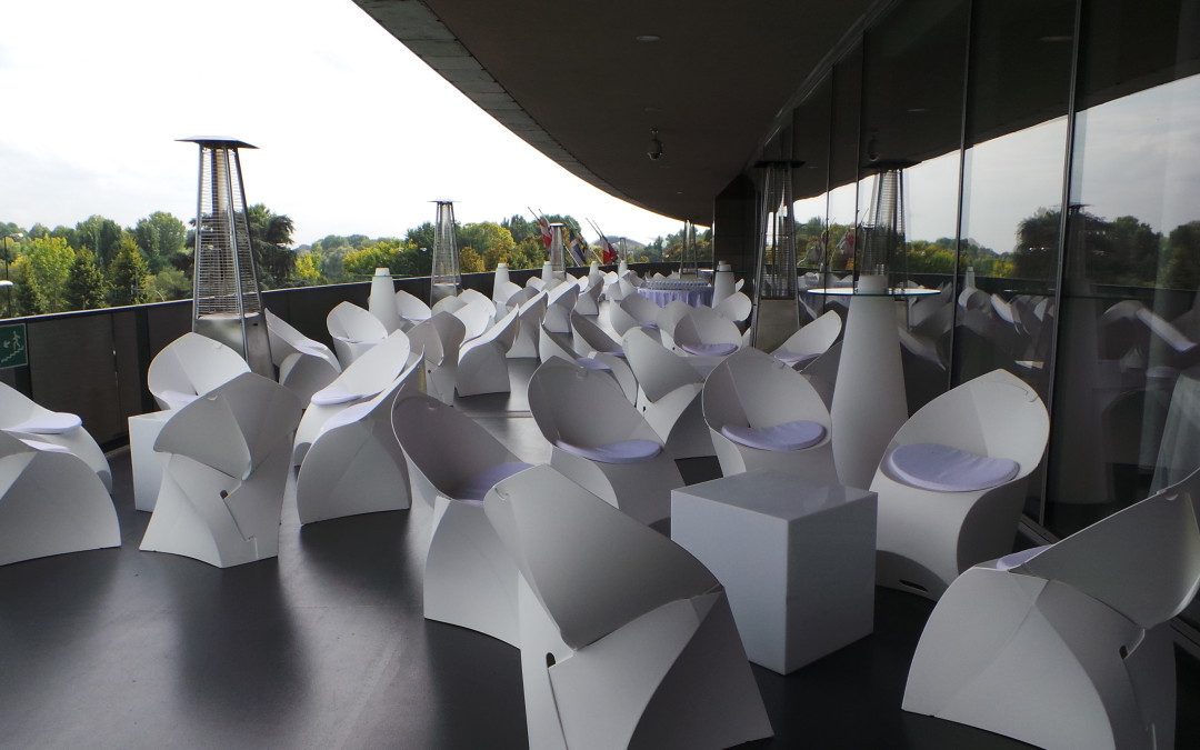 Scopri la sedia origami sulla terrazza del Museo Nazionale dell’Automobile