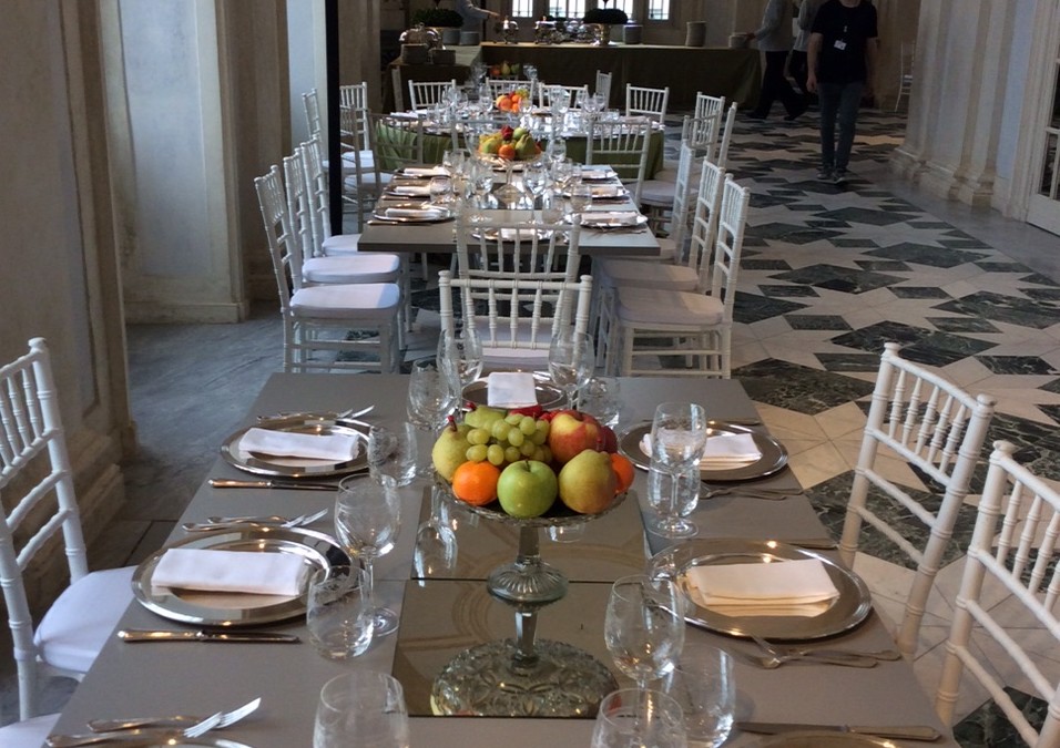 Tavoli a vista progettati e realizzati per l’evento LUXOTTICA
